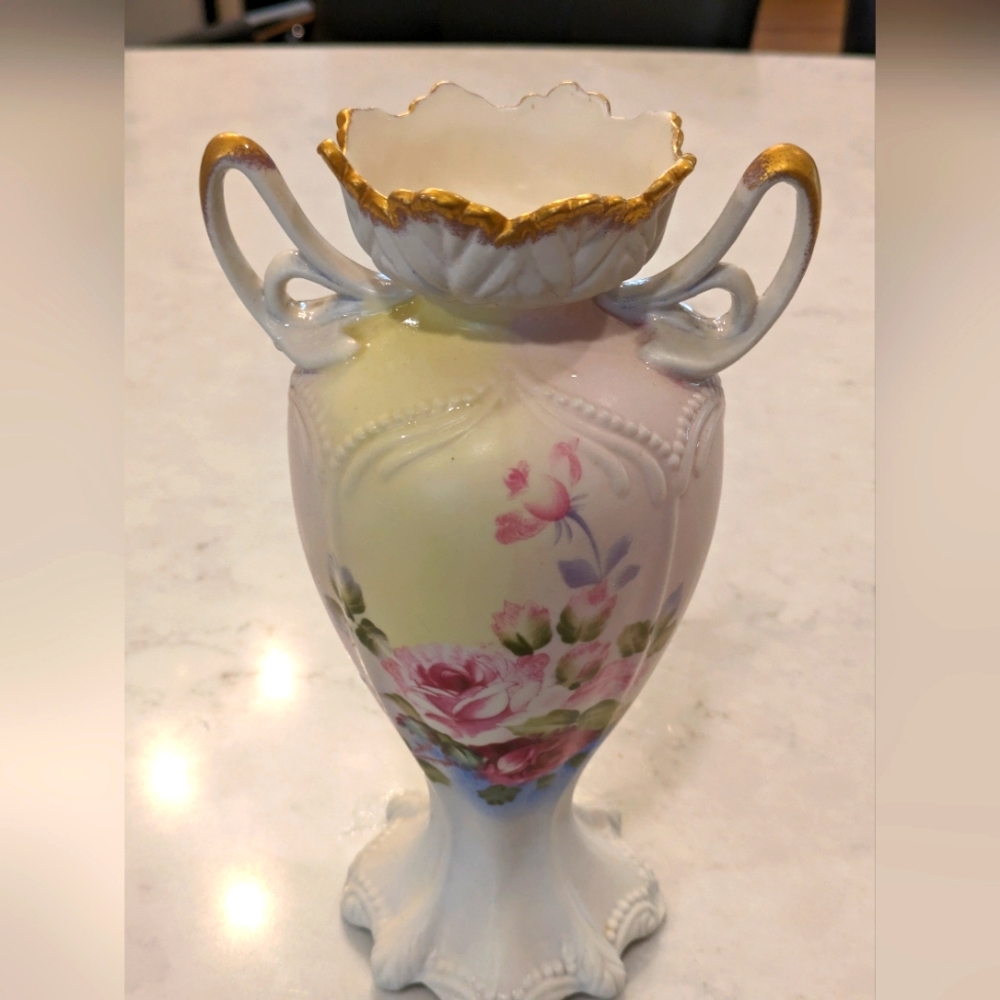 Burton & Burton Bogart, GA Multicolor Vase With Roses and Gold Trim